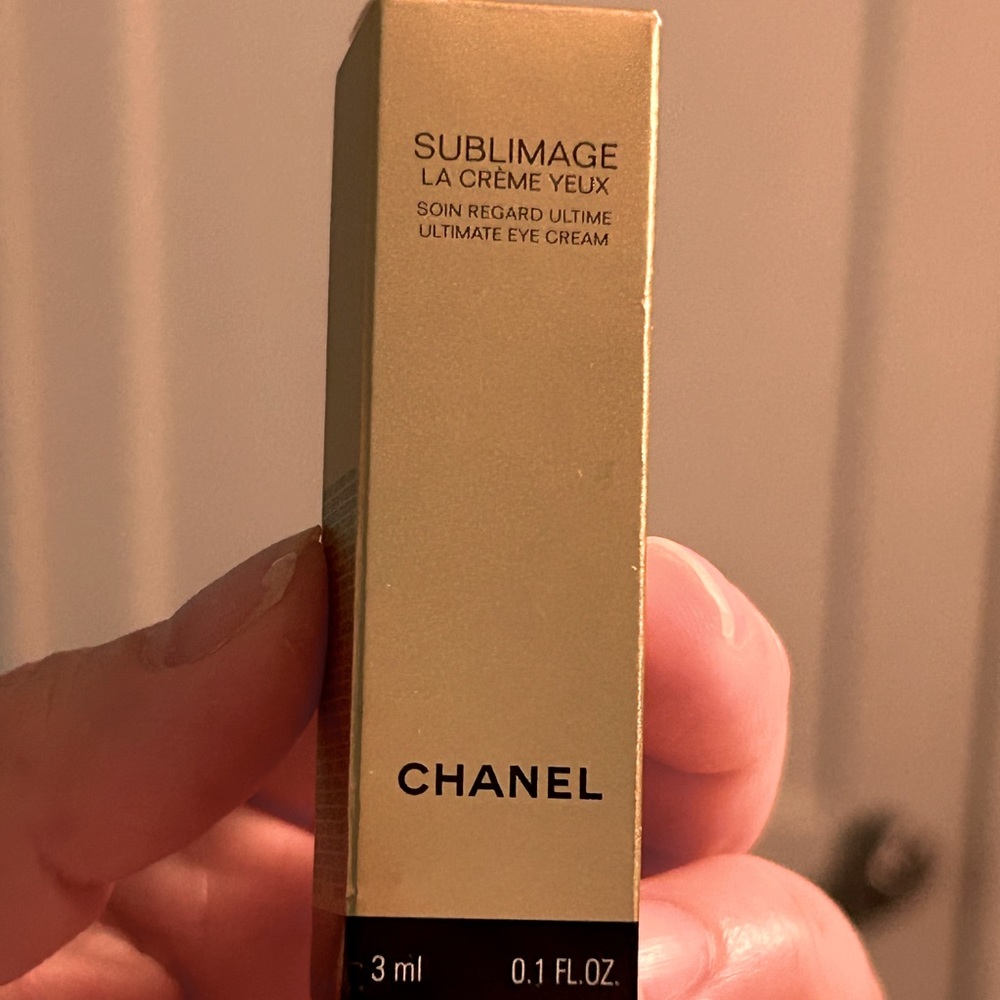 Chanel SUBLIMAGE LA CRÊME YEUX SOIN REGARD ULTIME
ULTIMATE EYE CREAM 3ml